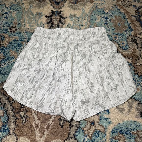 Lululemon Tracker Short V 4 - Picture 3 of 6